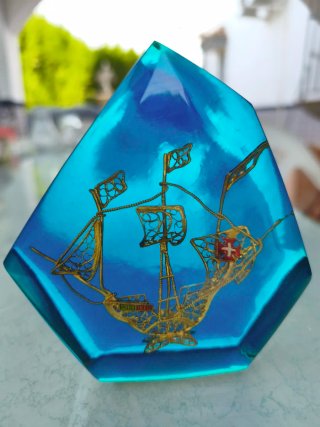 Pisapapeles decorativo figura galeón en resina