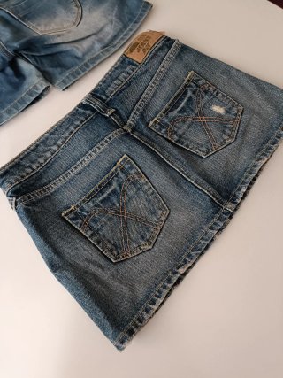 Minifalda y pantalón vaquero