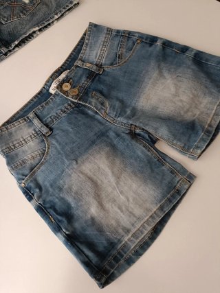 Minifalda y pantalón vaquero