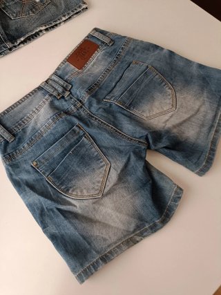 Minifalda y pantalón vaquero