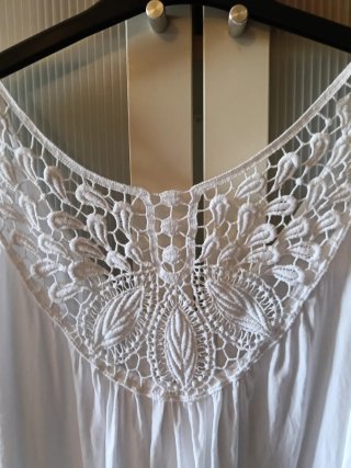 Blusa sin mangas con crochet