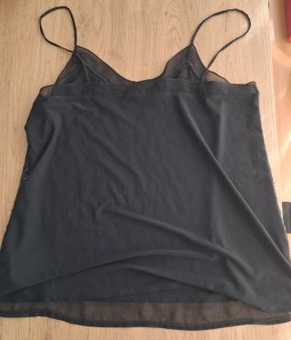 Top de tirantes con lentejuelas negro
