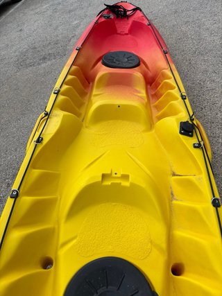Kayak Amarillo y Rojo con Remos y Asientos
