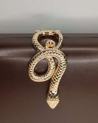 Bolso de fiesta con cierre joya serpiente dorada