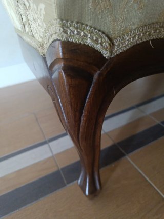Sillón antiguo tapizado tela y madera