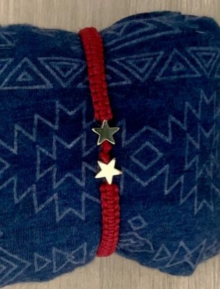 Pulsera artesanal con estrellas doradas