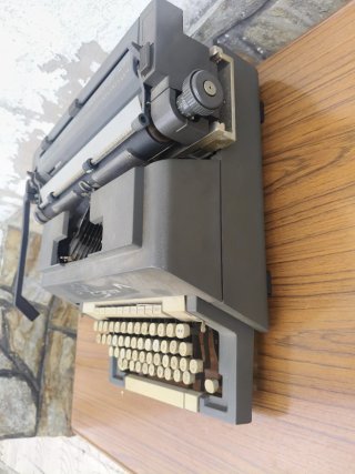 Máquina de escribir Olivetti LINEA 98 Vintage