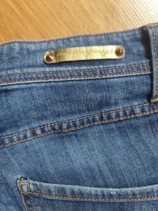 Shorts vaqueros Stradivarius con tachuelas