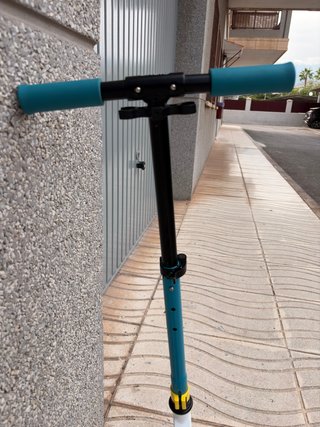 Patinete Oxelo blanco y azul