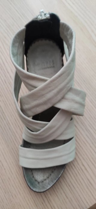 Sandalias Plumers Piel Beige Tiras Cruzadas