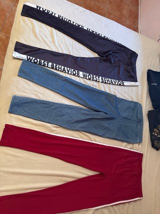Leggings negros con letras blancas Talla XS x3