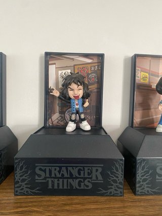 Lote Figuras Stranger Things y Gorra
