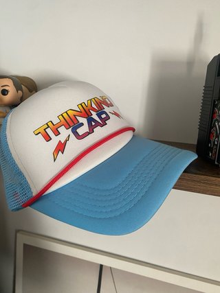 Lote Figuras Stranger Things y Gorra