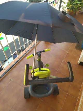 Triciclo infantil con parasol