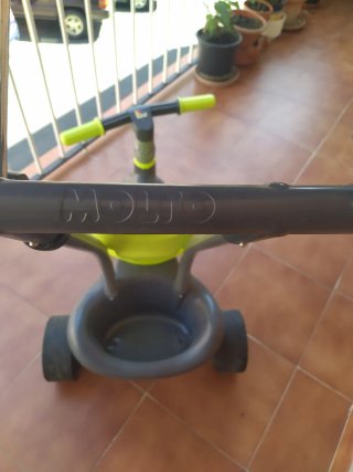 Triciclo infantil con parasol