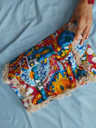 Bolso de playa multicolor con flecos