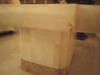 Mesa de centro de fósil beige y marrón