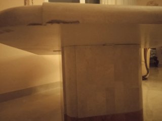 Mesa de centro de fósil beige y marrón