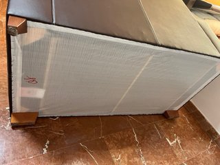 Due divani a 2 posti beige e marrone
