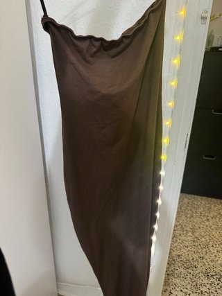 Vestido marrón con abertura Los dos por 15