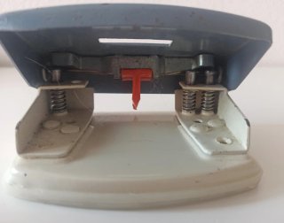 Grapadora Ace Clipper + Perforadora  Beta 209