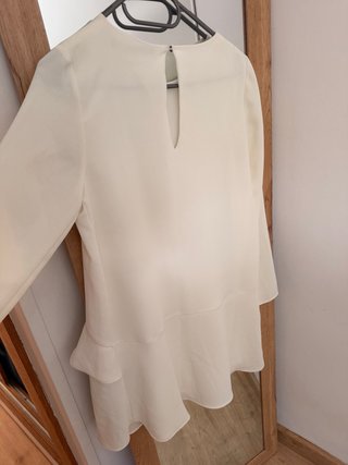 Vestido Zara blanca con volantes