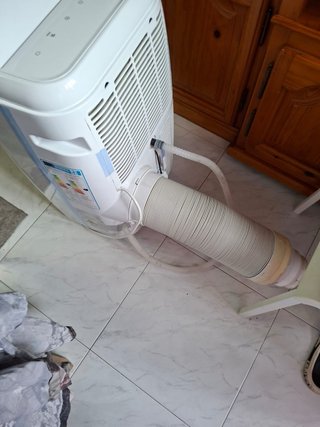 Acondicionador de aire blanco
