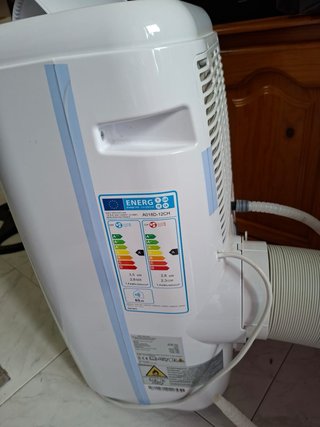 Acondicionador de aire blanco