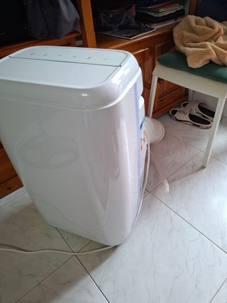 Acondicionador de aire blanco