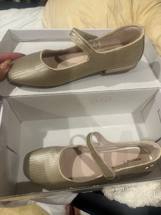 Zapatos dorados
