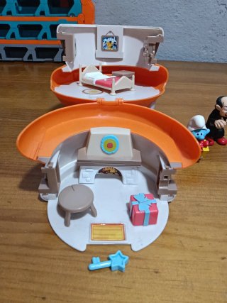 Pitufos con casa y accesorios