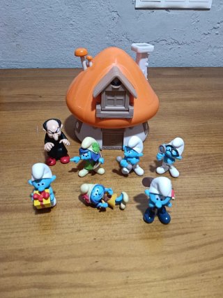 Pitufos con casa y accesorios