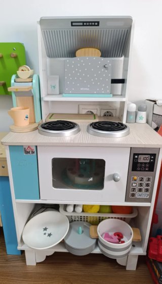 Cocinita de madera para niños