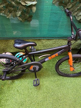 Bici BMX negra y naranja