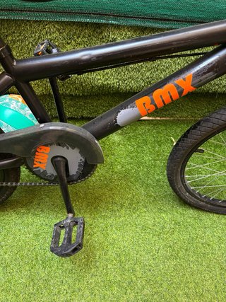 Bici BMX negra y naranja