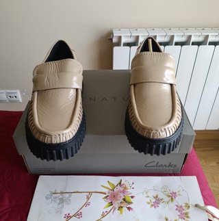 Mocasines Clarks Torhill Piel Charol 41 de 120€