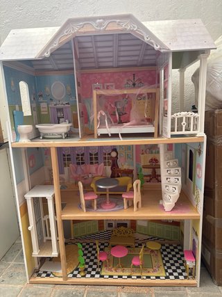 Casa de muñecas de madera tamaño Barbie