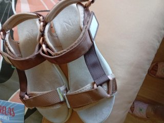 Sandalias Beige y Marrones