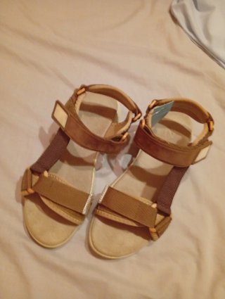 Sandalias Beige y Marrones