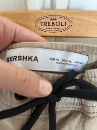 Pantalón corto cargo Bershka beige