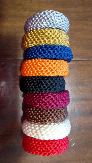 Pulseras tejidas artesanales