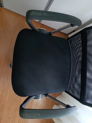 Silla de oficina ergonómica negra