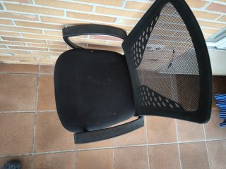 Silla de oficina ergonómica negra