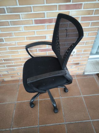 Silla de oficina ergonómica negra
