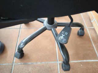 Silla de oficina ergonómica negra