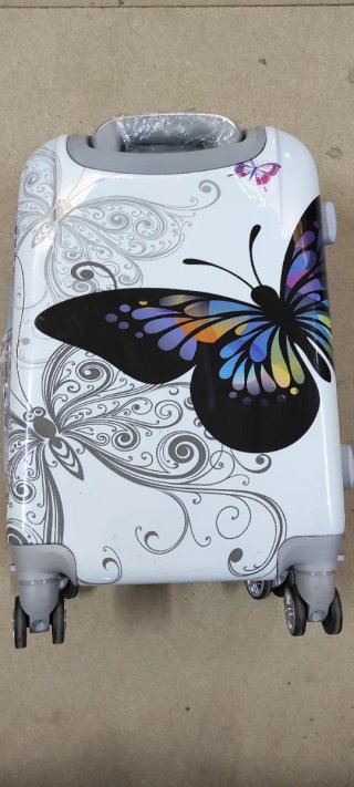 Maleta de viaje con mariposas