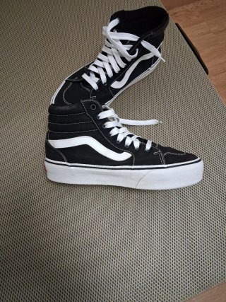 Zapatillas Vans Altas Negras y Blancas