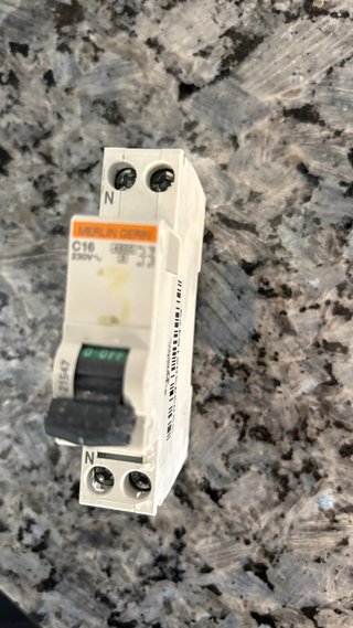Magnetotérmico Merlin Gerin C16