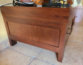 Mesa de centro de madera con cajones