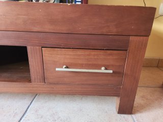 Mesa de centro de madera con cajones